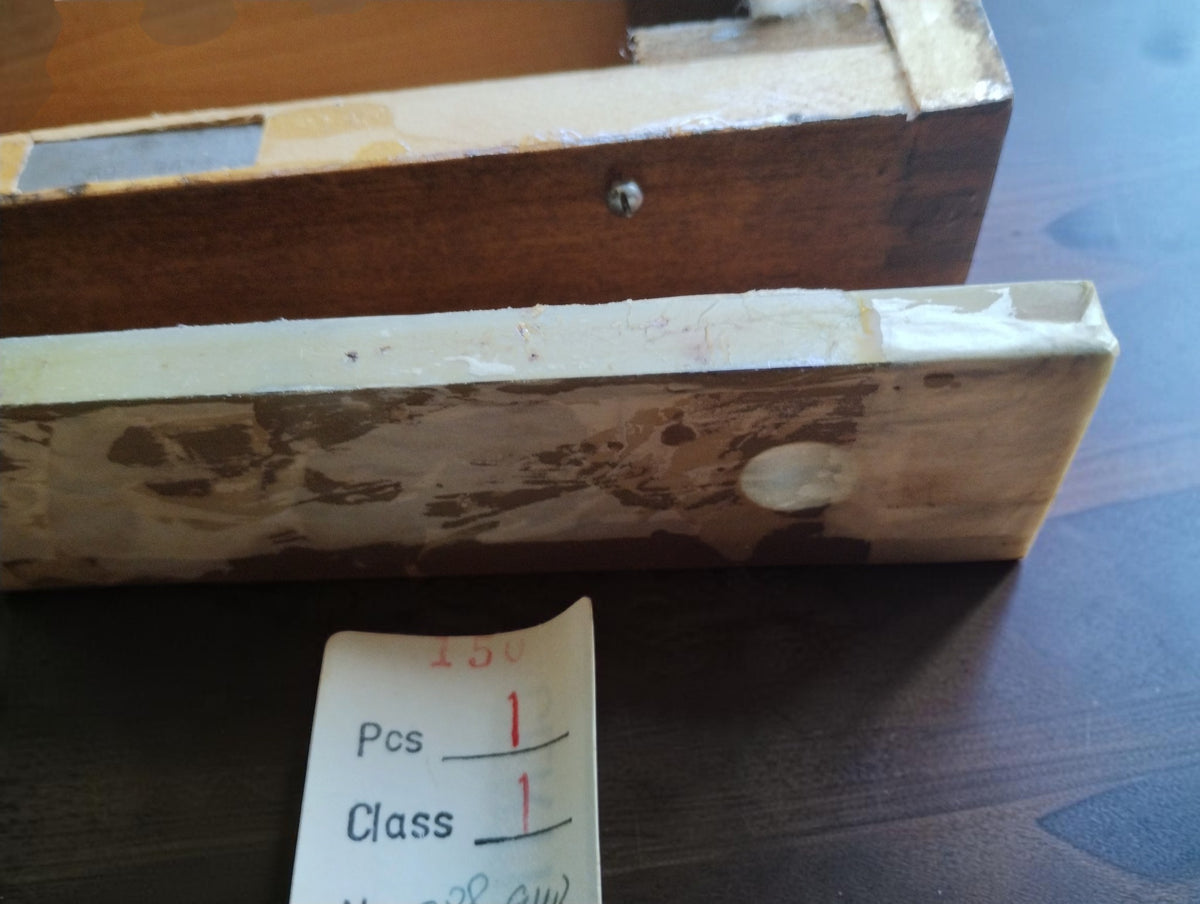 Close-up of the protected LINKS gauge block beside its Class 1 inspection slip
