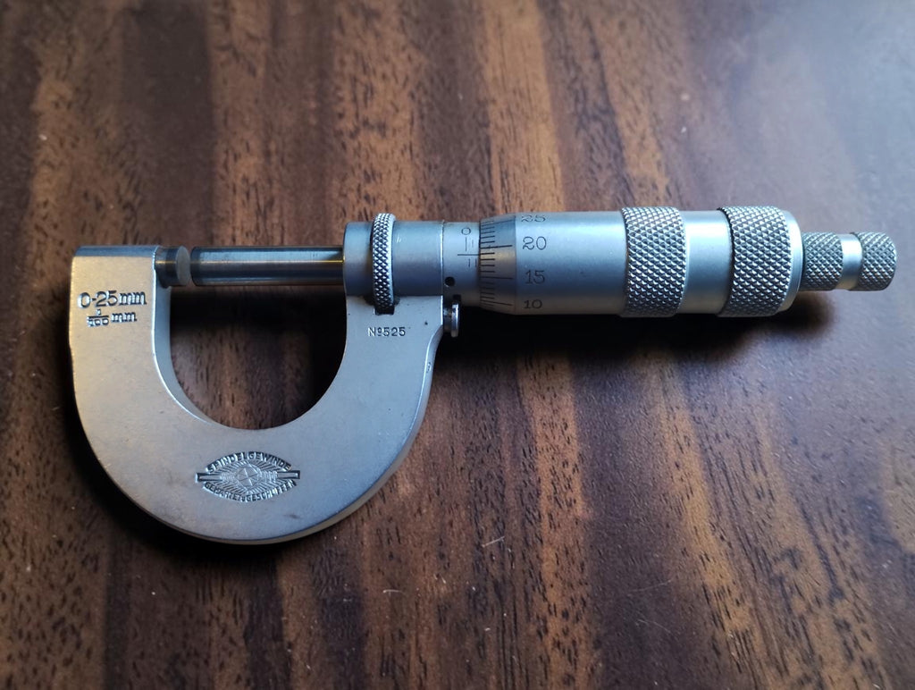 Voorzijde van de Keilpart buitenmicrometer Nr. 525 met meetbereik 0–25 mm

