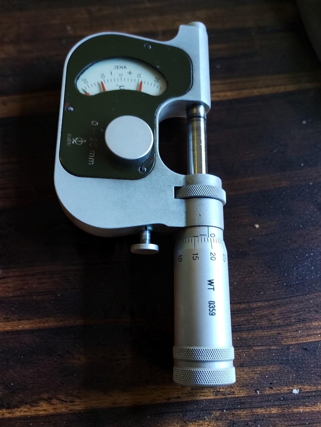 Carl Zeiss Jena Passameter 0–25 mm indicating micrometer, front view
