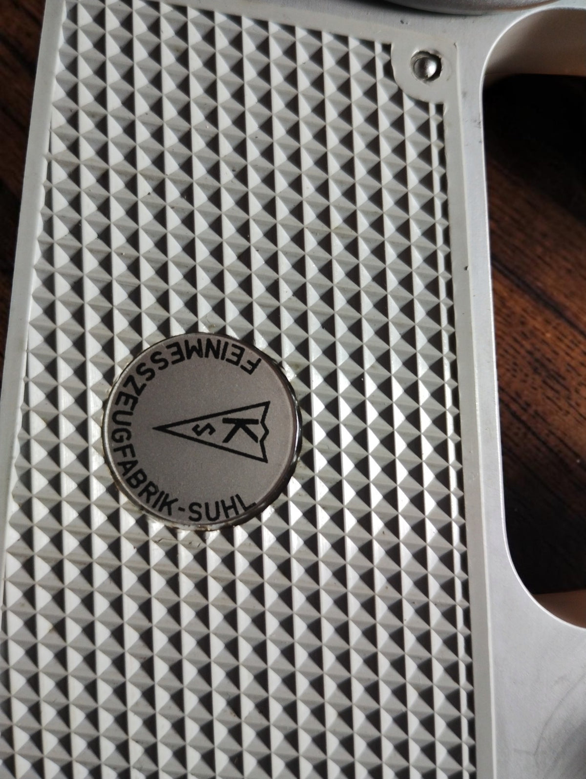 Feinmesszeugfabrik Suhl maker’s badge on the textured metal frame of the indicating micrometer.
