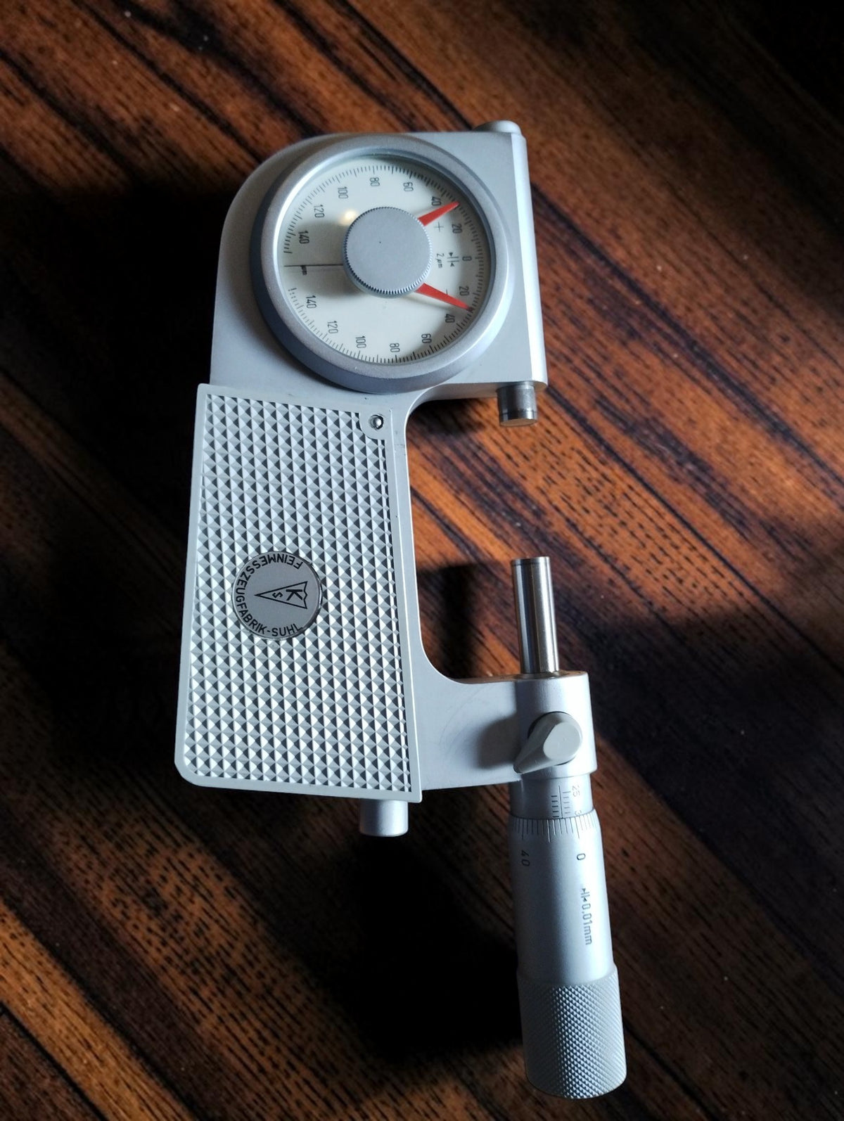 Front view of the Feinmesszeugfabrik Suhl indicating micrometer with dial, spindle, and textured frame.
