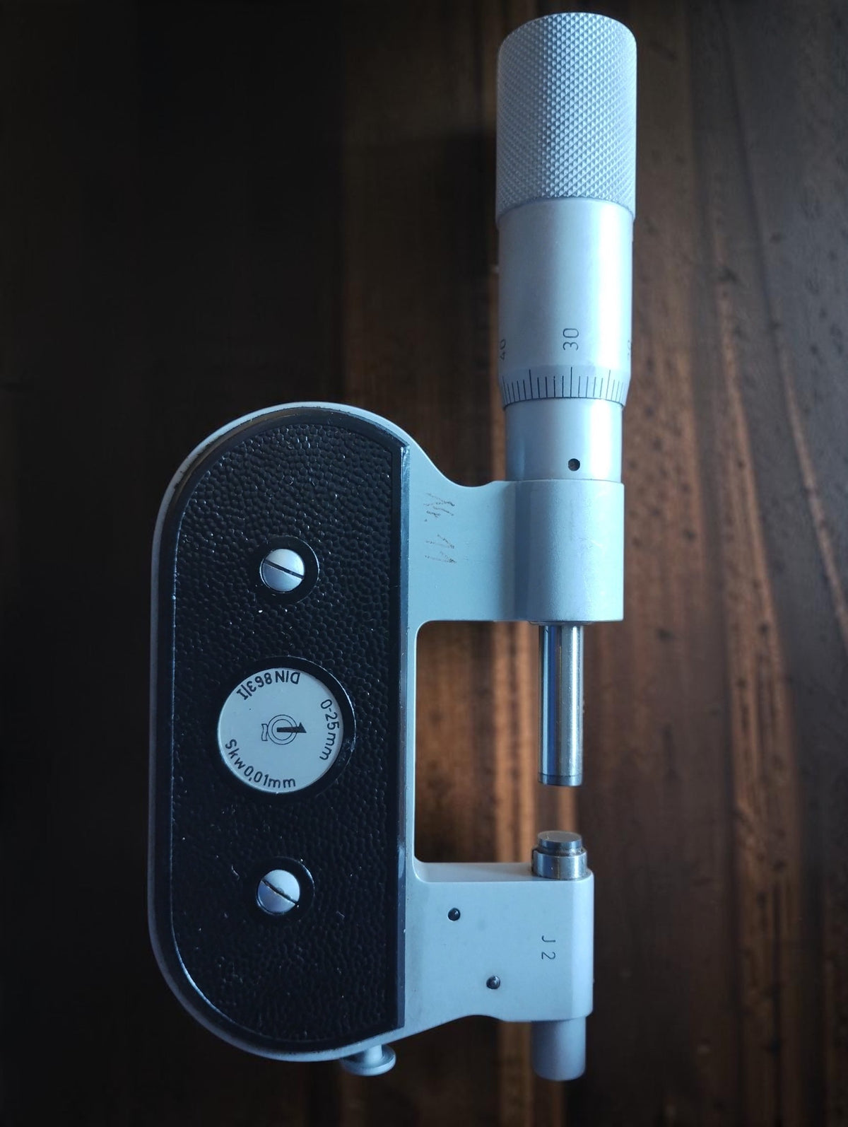 Vertical rear view of the Suhl Passameter showing the knurled thimble, spindle and black grip panels.

