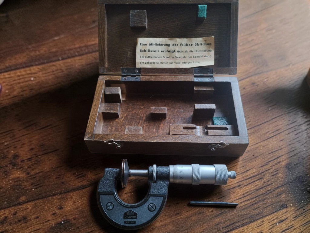 Vintage Massi 0–20 mm disc micrometer with open wooden case and loose rod.
