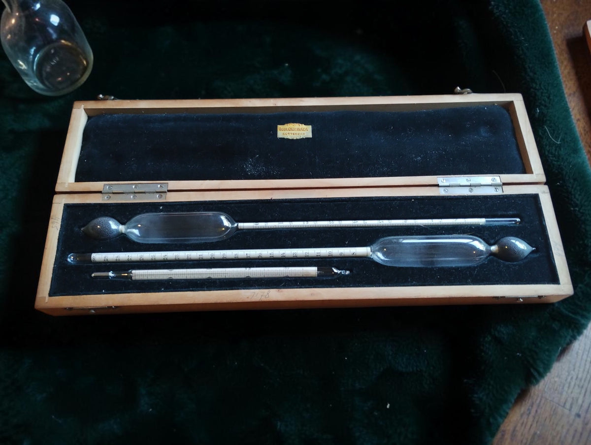 Gebr. Caminada Rotterdam set with two glass hydrometers and a Celsius thermometer in an open velvet-lined wooden case

