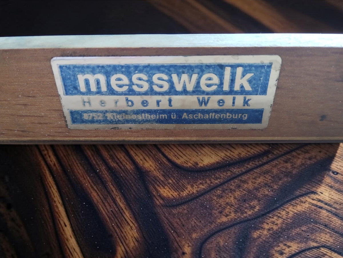 Label on the wooden case reading Messwelk Herbert Welk, Kleinostheim near Aschaffenburg.

