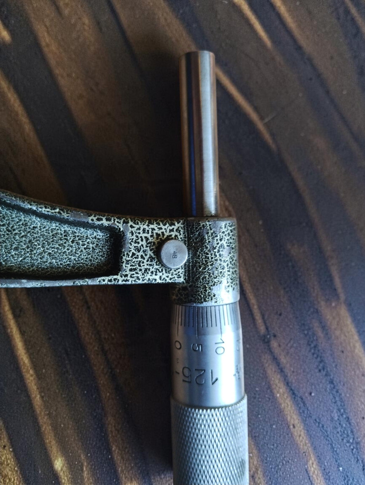Close-up of the measuring spindle, scale and textured frame on the Hommelwerke 125–150 mm outside micrometer.
