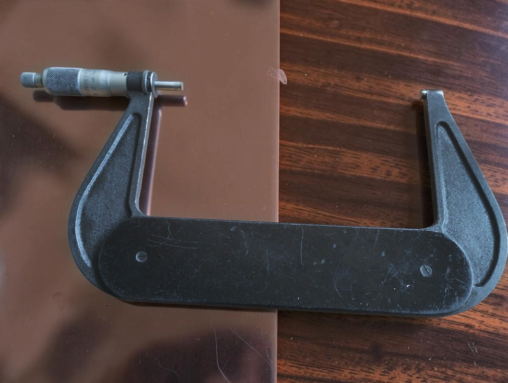 P. Roch Rolle Suisse 150–175 mm outside micrometer showing its frame, spindle and graduated thimble.
