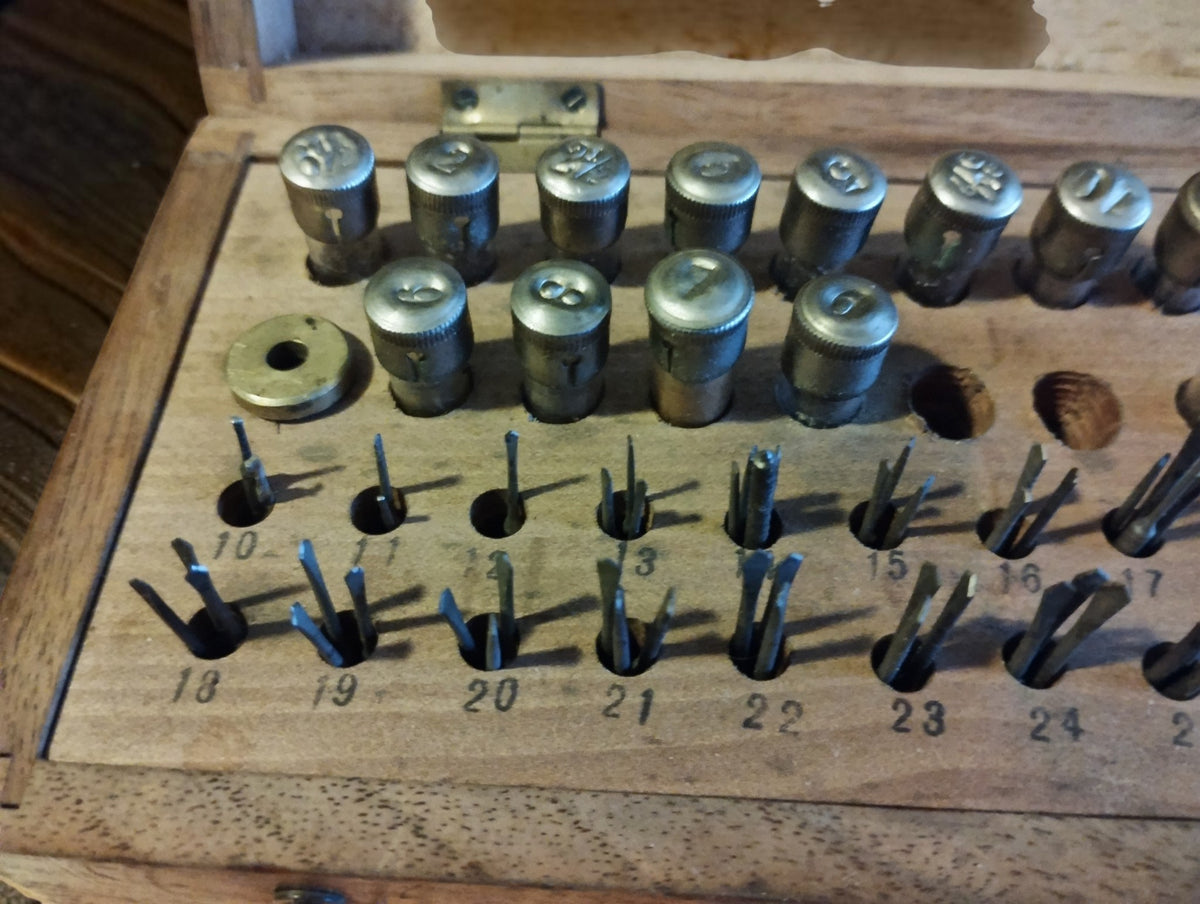 Close-up of metal runners and numbered tool positions in the Georg Jacob Leipzig wooden case
