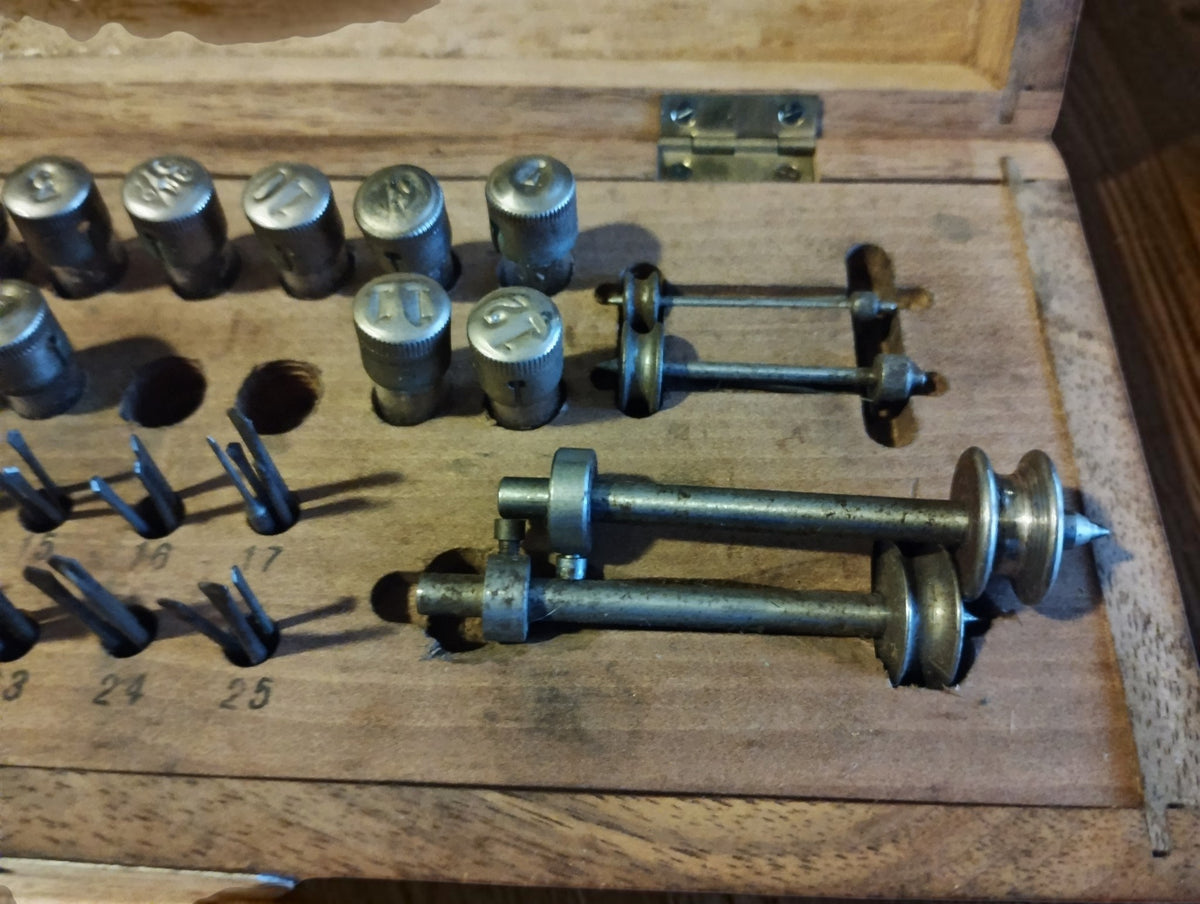 Steel shafts with drive pulleys and smaller components in the Georg Jacob Leipzig Jacot tool set
