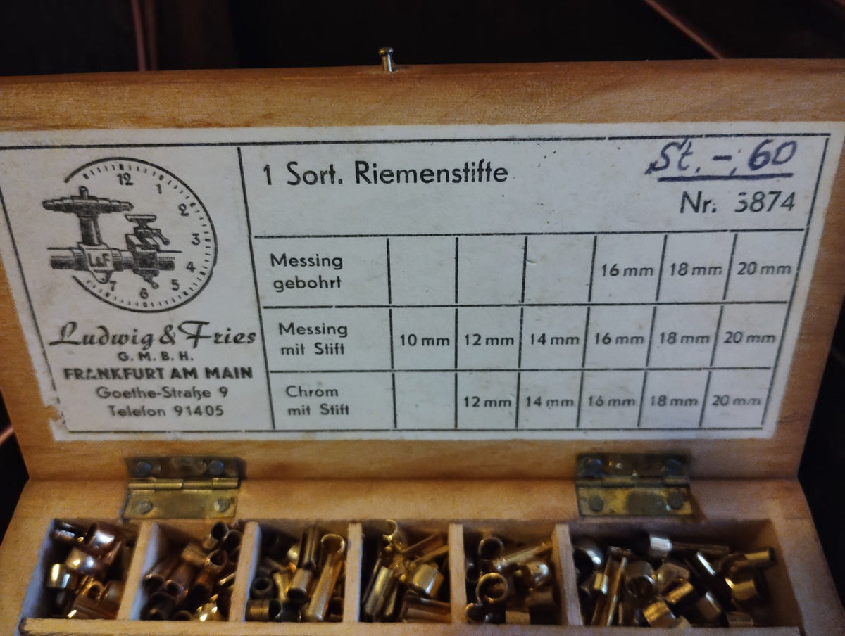 Original Ludwig & Fries Frankfurt am Main label for Riemenstifte assortment No. 3874, listing sizes from 10 to 20 mm.
