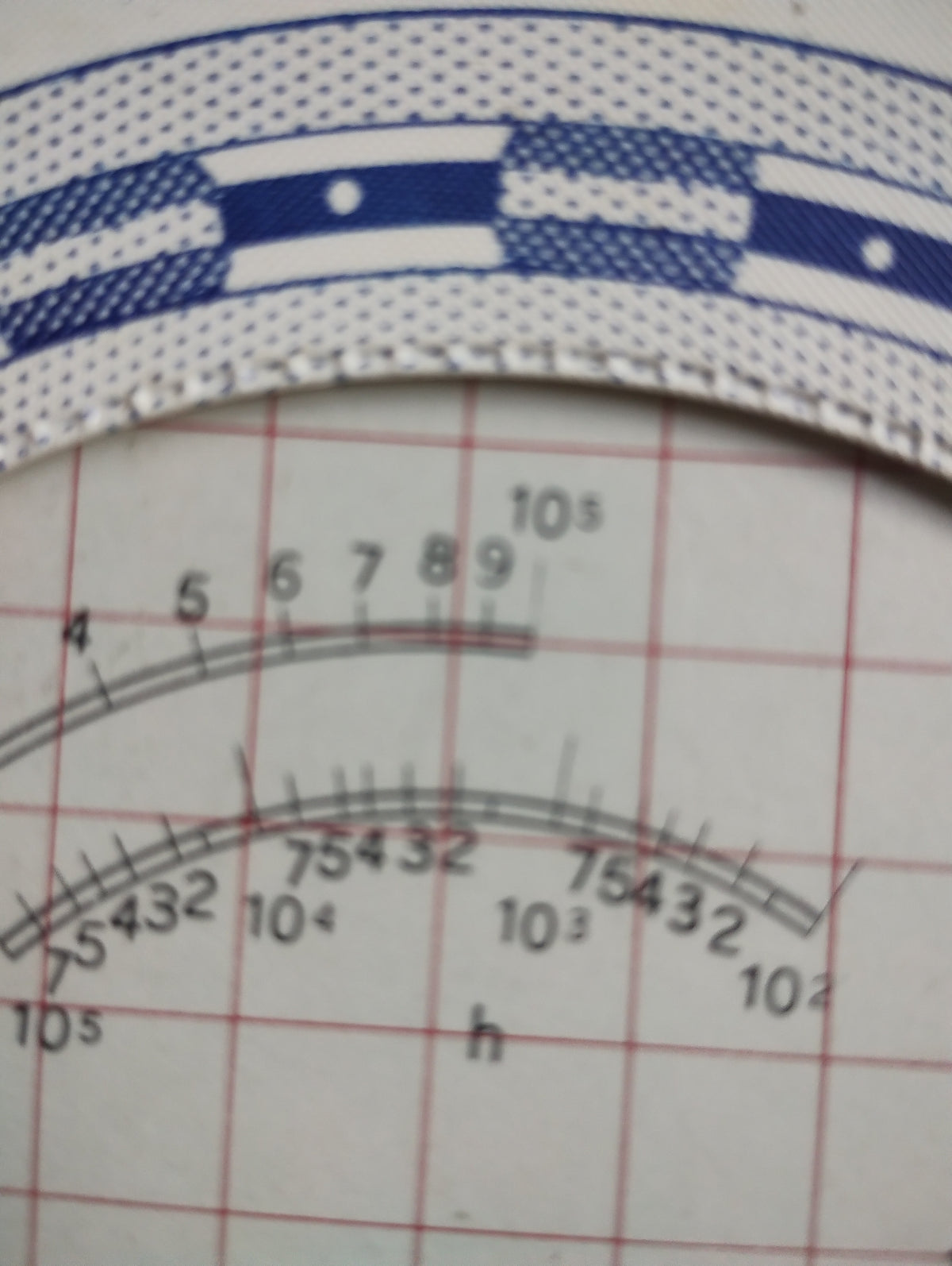 Close-up of the upper numbered scales and blue-and-white rim on the RIV bearing life calculator.

