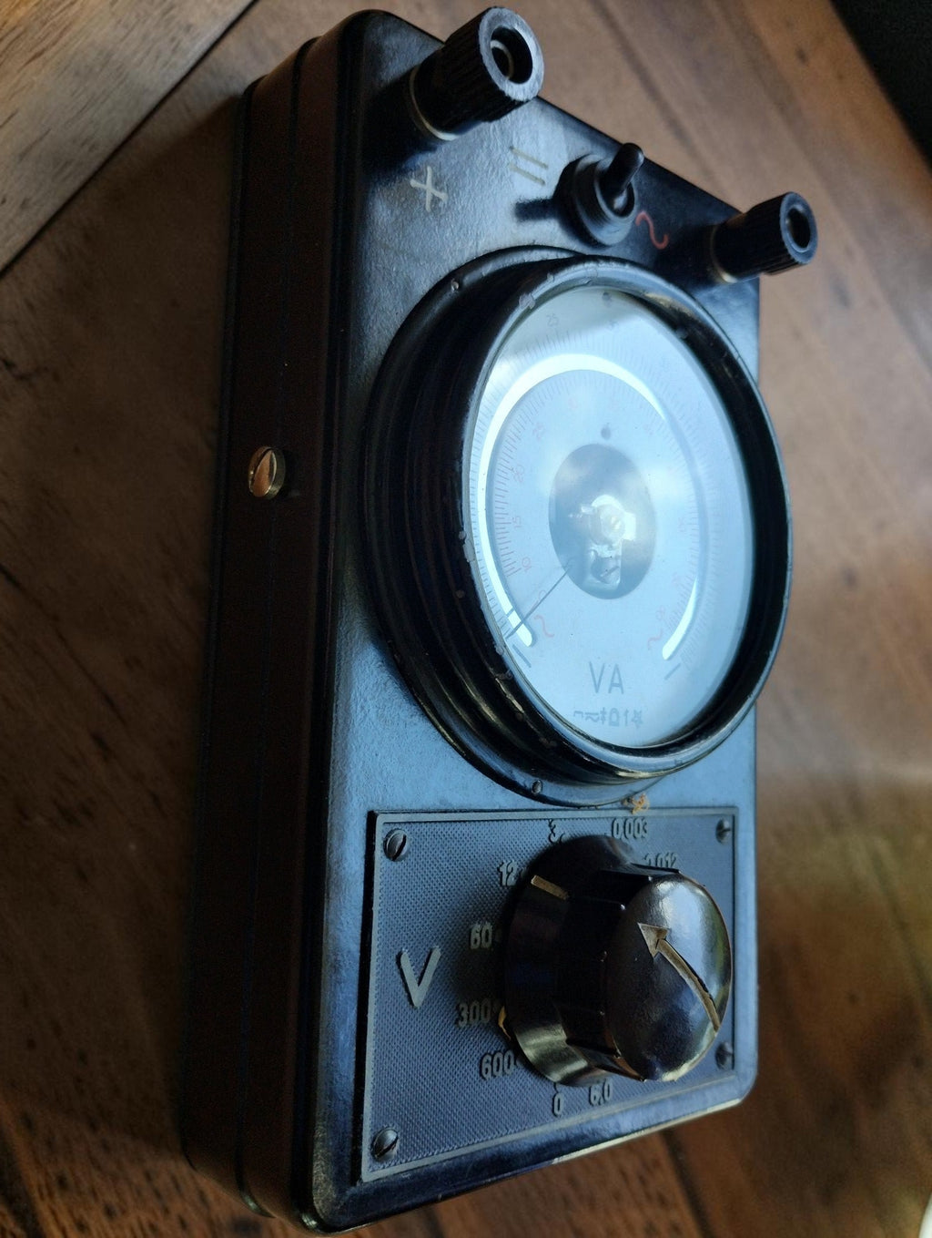 Angled view of the Metrawatt MHU 15 VA meter with glass dial and brown rotary selector
