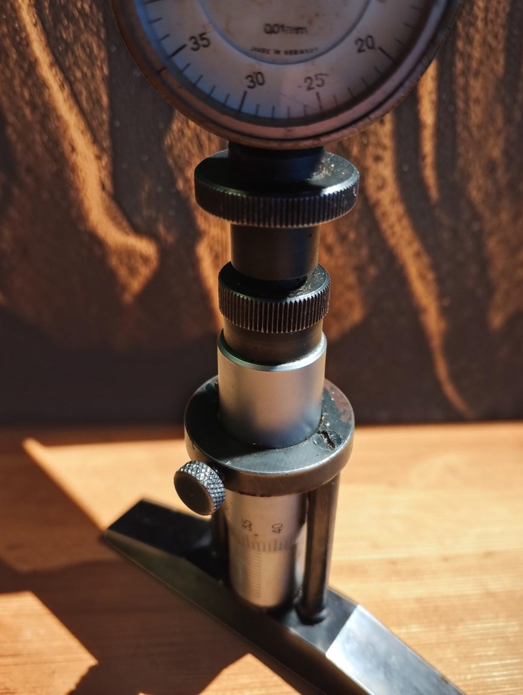 Detail of the depth micrometer adjustment rings, locking screw and graduated barrel

