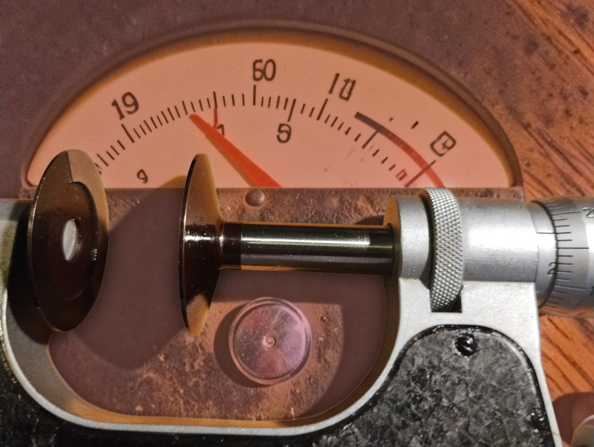 Close-up of the disc-shaped measuring faces, spindle and graduated micrometer thimble on the Carl Zeiss Jena instrument.
