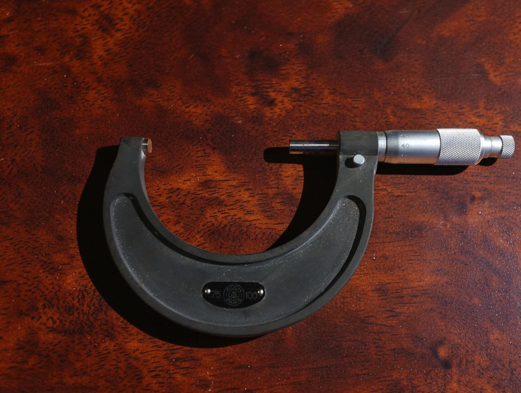 Front view of the ROCKT Paris 75-100 mm micrometer with knurled thimble and ratchet stop
