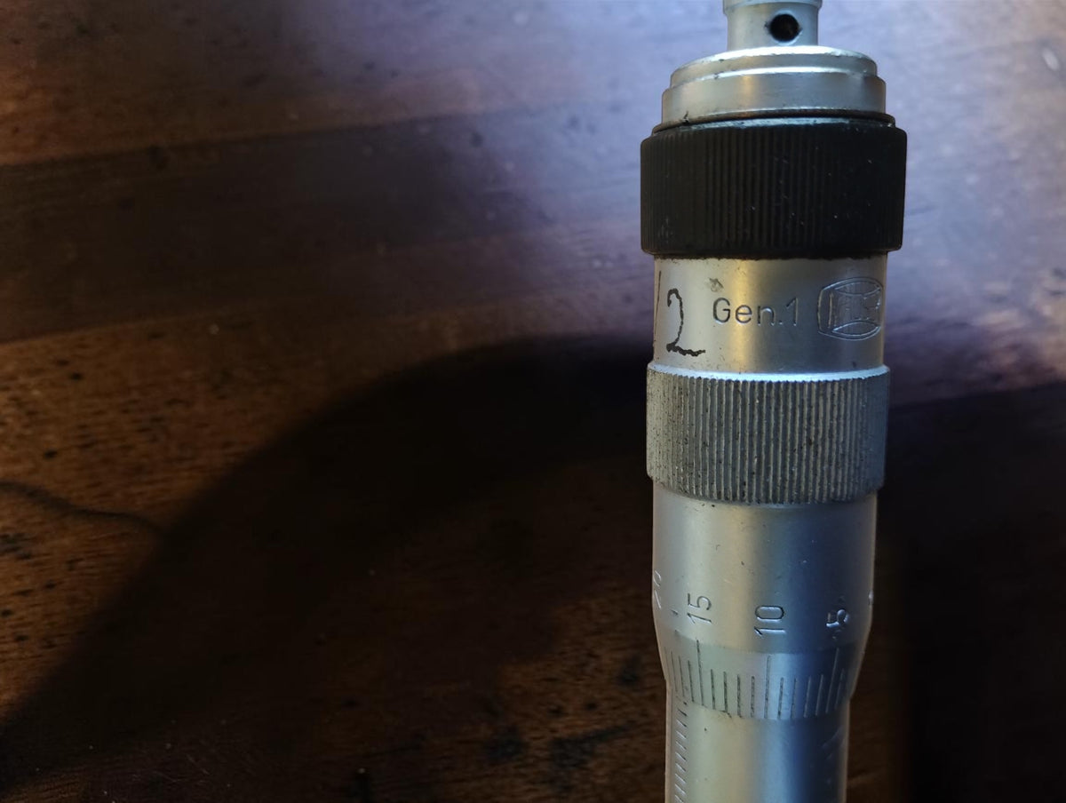 Close-up of the Gen. 1 marking on the Mauser micrometer, with knurled thimble and numbered scale.
