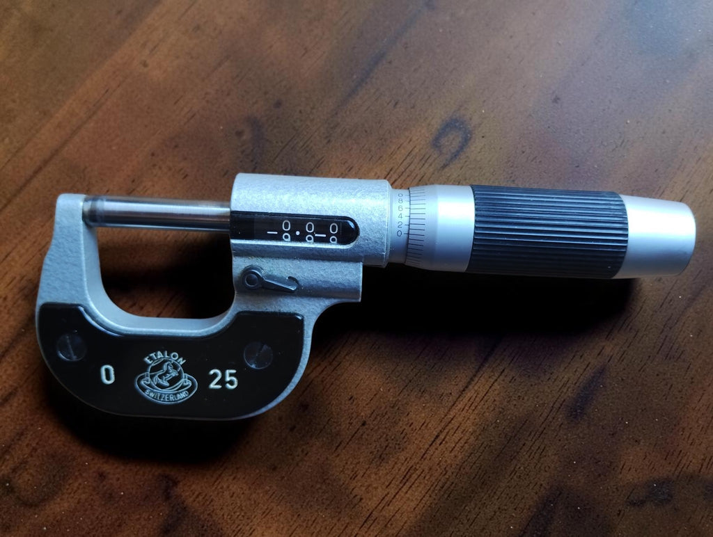 Front view of the Swiss Etalon Microselect 0–25 mm outside micrometer with mechanical counter
