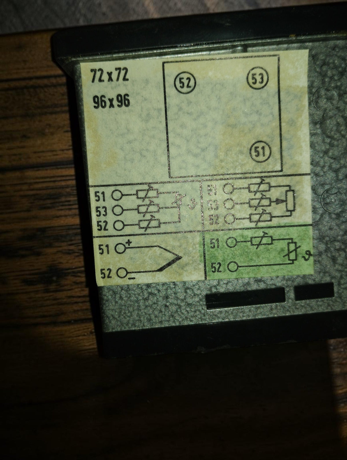Wiring diagram and terminal markings on the housing of a Hartmann & Braun analog panel meter
