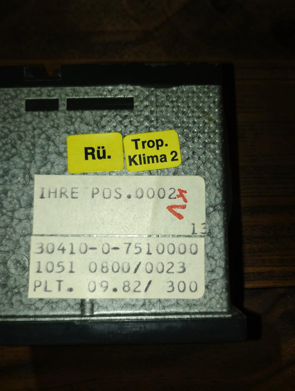Original housing labels with the 09.82 marking and Trop. Klima 2 sticker
