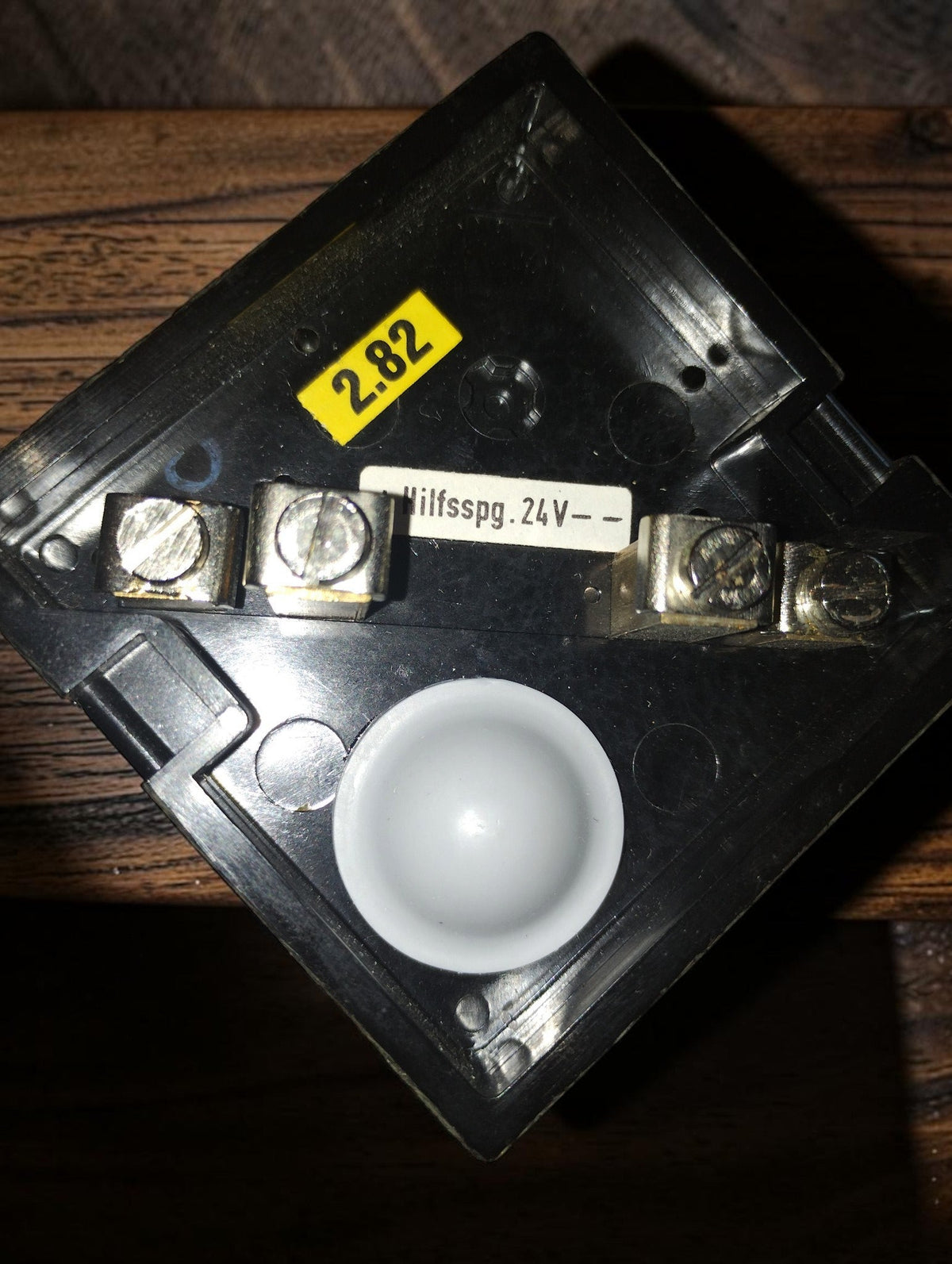 Rear view of the panel meter showing screw terminals and a 24 V auxiliary supply label
