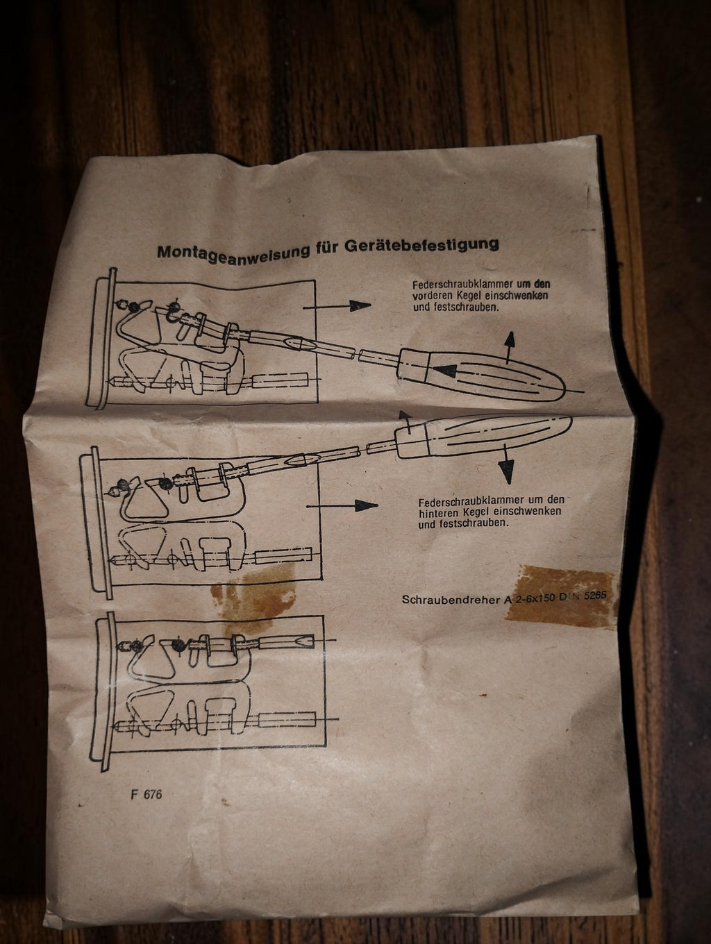 Original German mounting instruction sheet with diagrams for securing the panel meter
