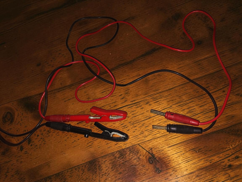 Red and black test leads with alligator clips and banana plugs for the Gossen ISOGNOM insulation tester.

