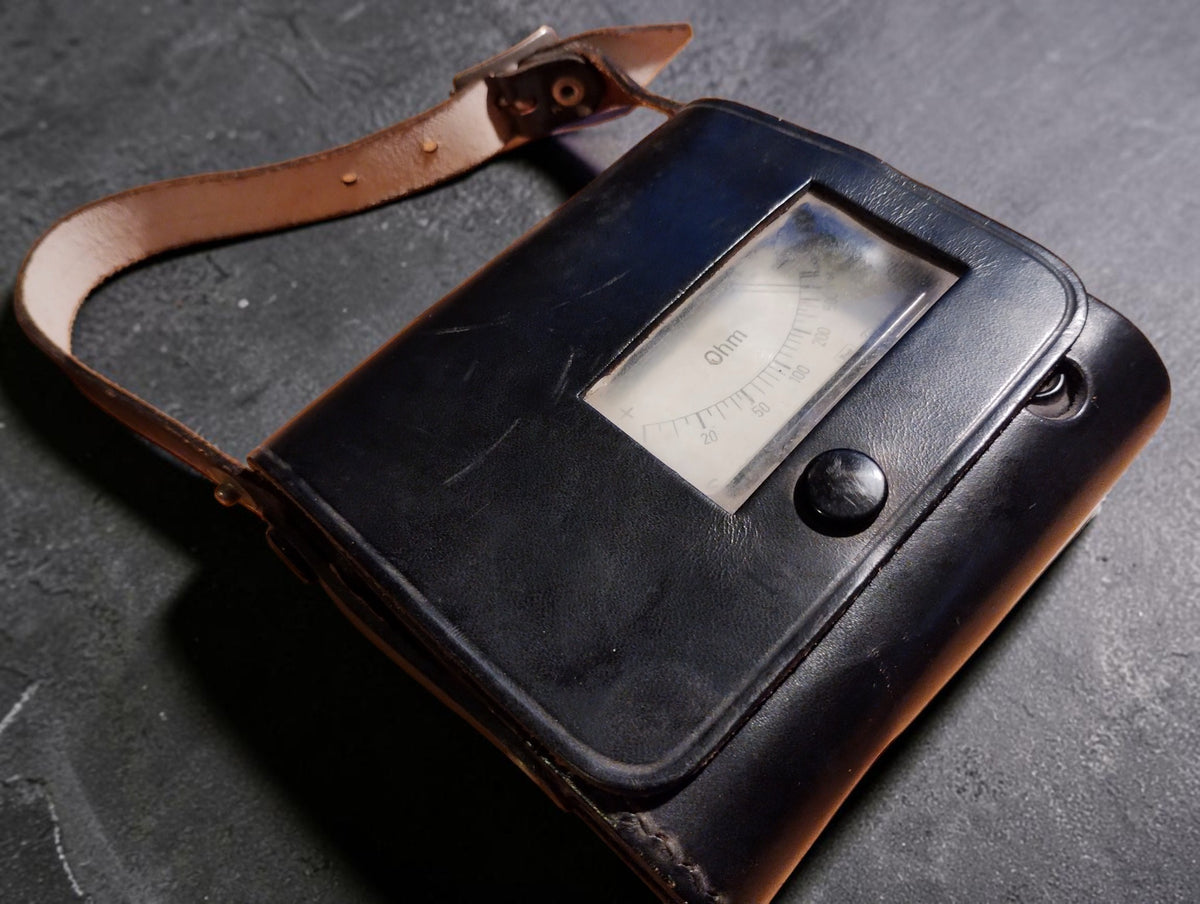 Closed vintage leather carrying case with shoulder strap for a Bundespost ohmmeter, Ludwig Schröder Ansbach 1969
