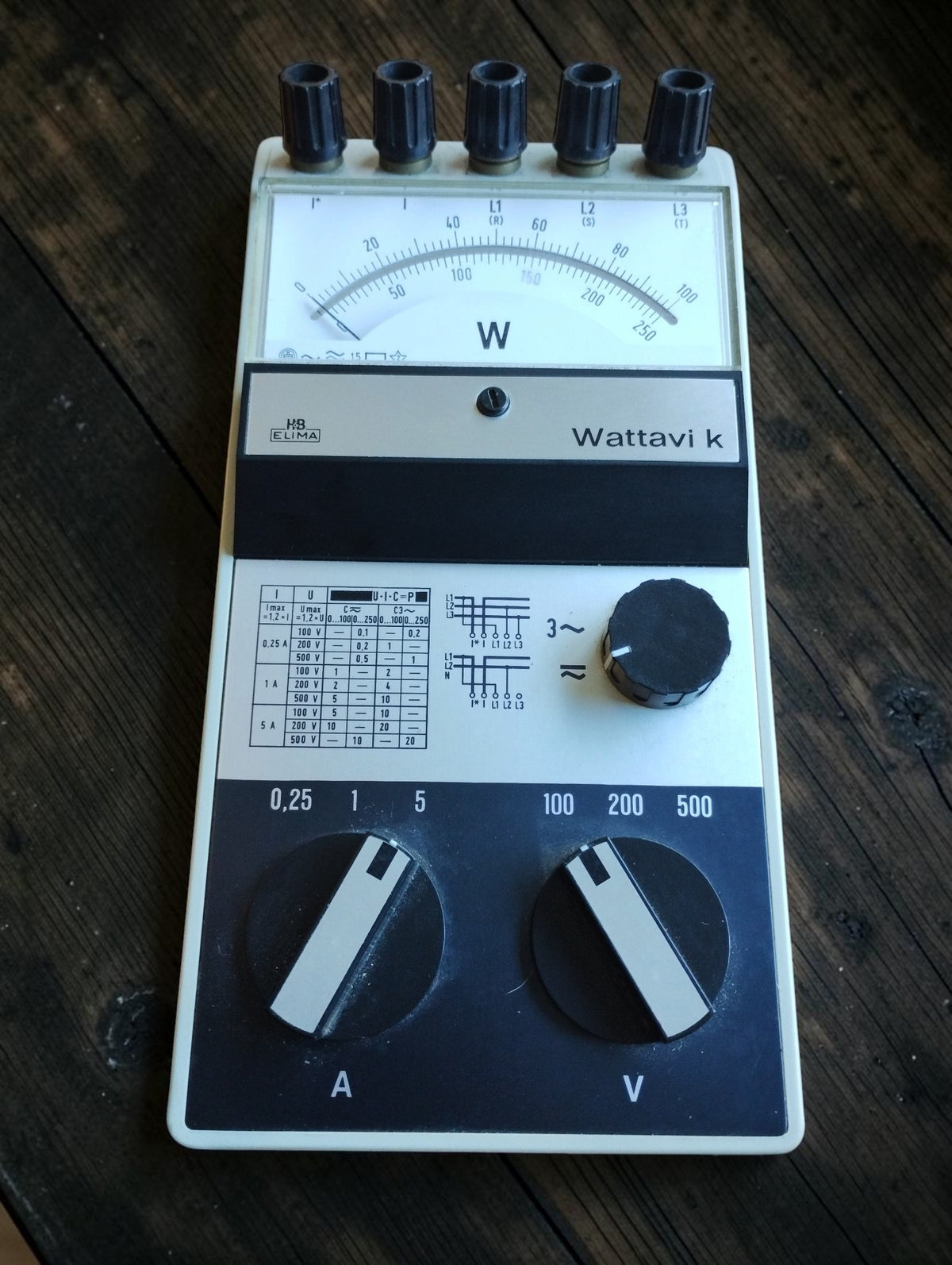 Front view of the Hartmann & Braun H&B Elima Wattavi k wattmeter with analog scale and current and voltage selector switches
