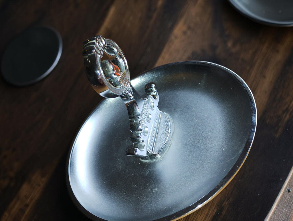 Angled side view of the vintage Vitol Rotterdam pipe ashtray showing the bowl, pipe rack and raised handle
