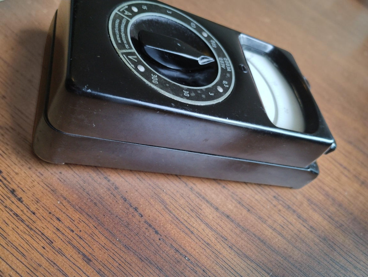 Angled side view of the Hartmann & Braun Multavi I showing the black housing and range selector
