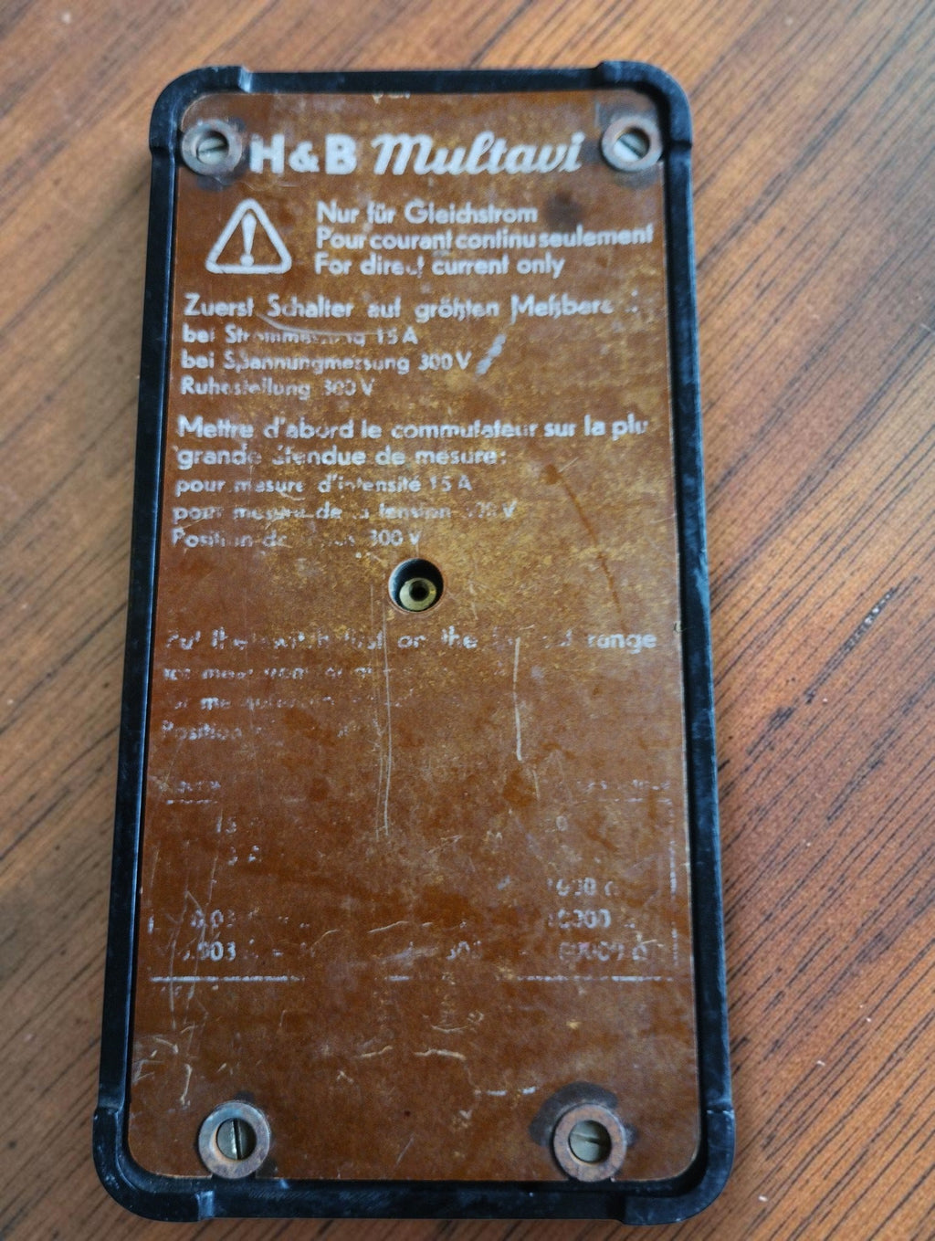 Multilingual instruction plate on the underside of the H&B Multavi I marked For direct current only
