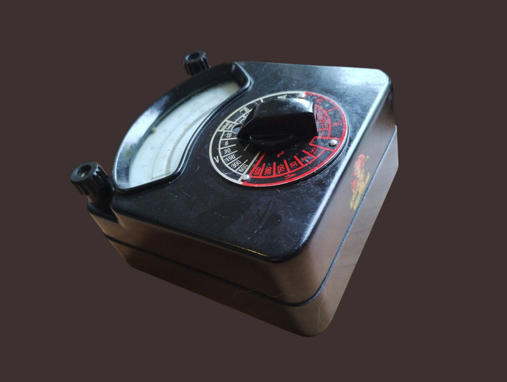 Angled view of the Siemens & Halske Multizet 1 meter showing its dark housing, rotary selector, and connection terminals.
