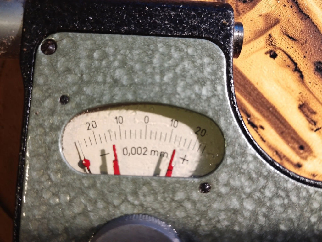 Close-up of the VIS MMCc 25-50 analog indicator showing the 0.002 mm scale marking.
