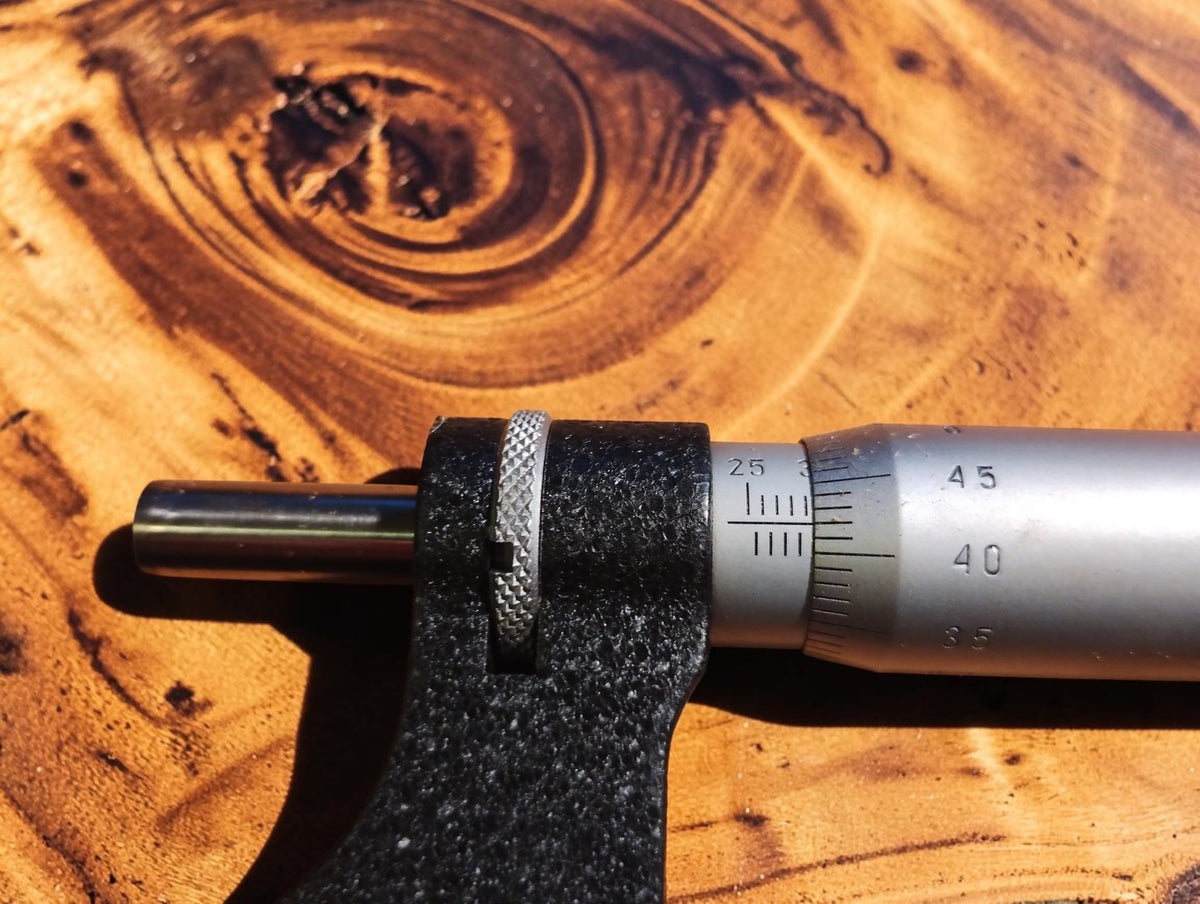 Close-up of the VIS MMCc 25-50 micrometer spindle, graduated sleeve, and rotating thimble.
