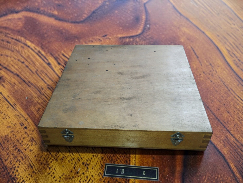 Closed wooden storage case with two metal clasps for the vintage DDR mechanical inclinometer
