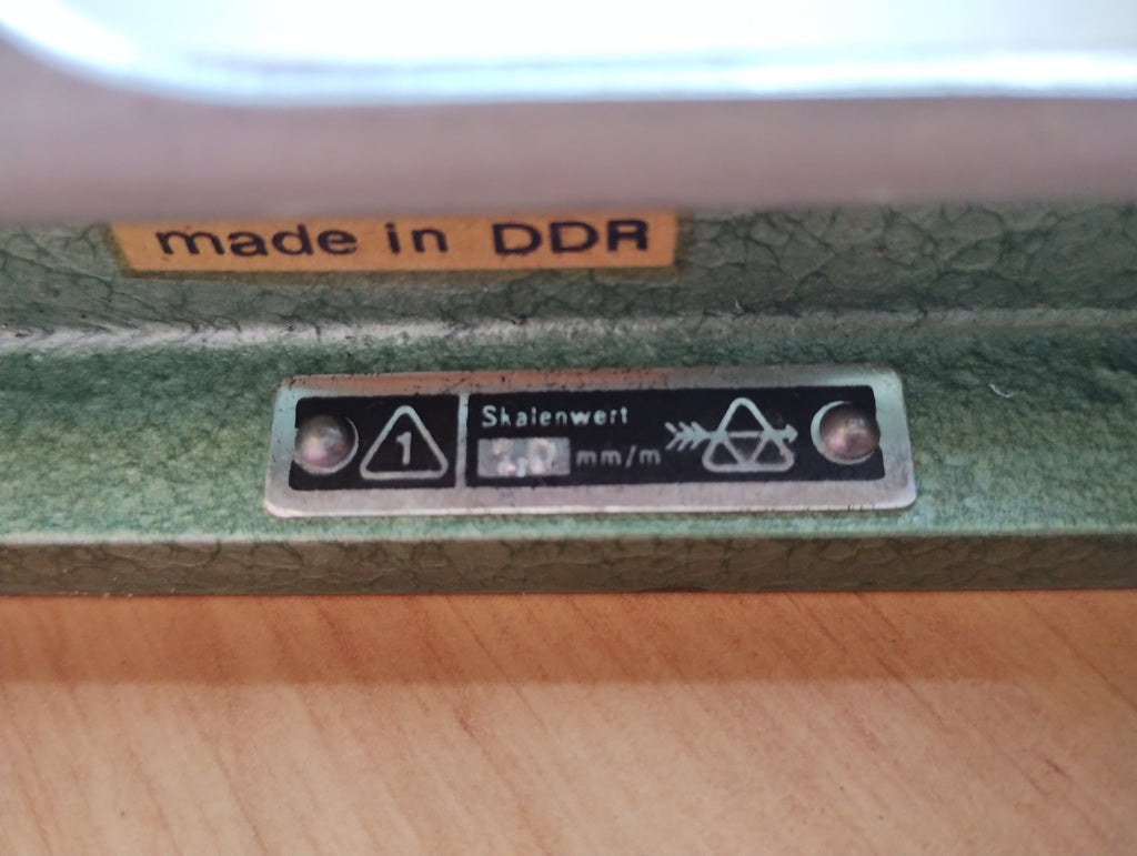 DDR inclinometer identification plate with triangular 1 quality mark and Skalenwert marking
