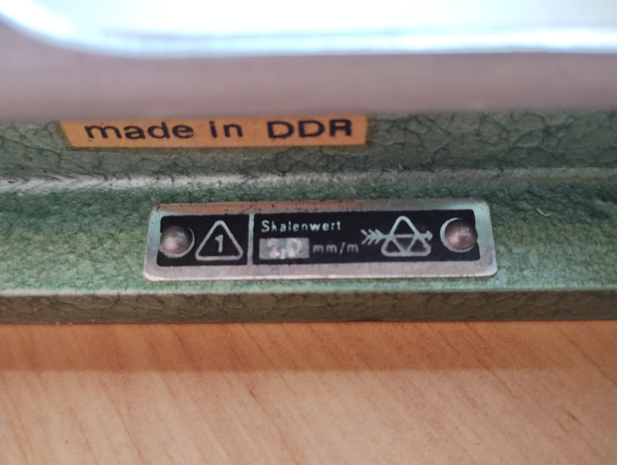 DDR inclinometer identification plate with triangular 1 quality mark and Skalenwert marking
