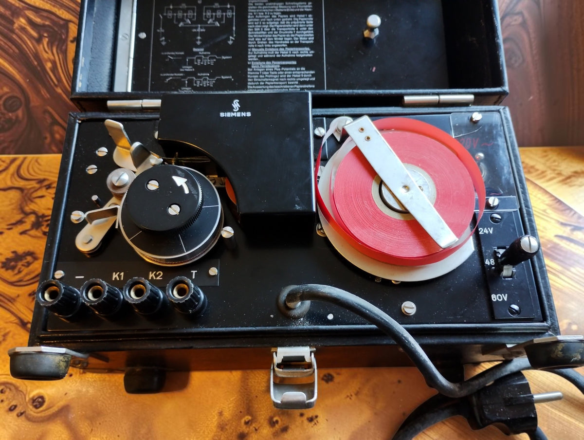 Siemens Impulsschreiber pulse recorder in its open carrying case with red recording paper and control knobs.
