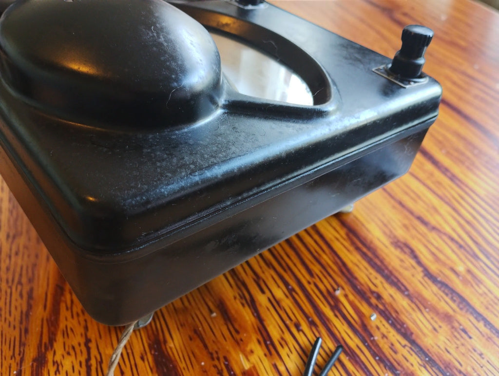 Angled side view of the Siemens & Halske laboratory microammeter showing the black Bakelite housing and glass scale window.
