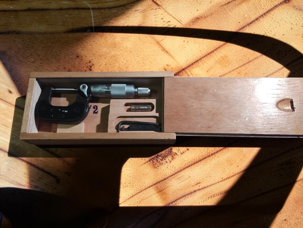 MAUSER junior 0–25 mm outside micrometer in a wooden sliding-lid case with accessories
