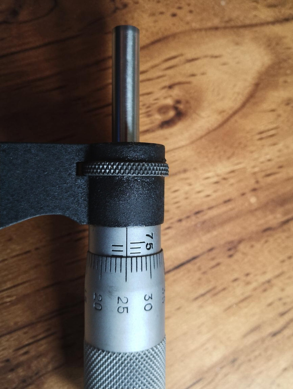 Close-up of the graduated sleeve, knurled thimble and measuring spindle on the P. Roch micrometer
