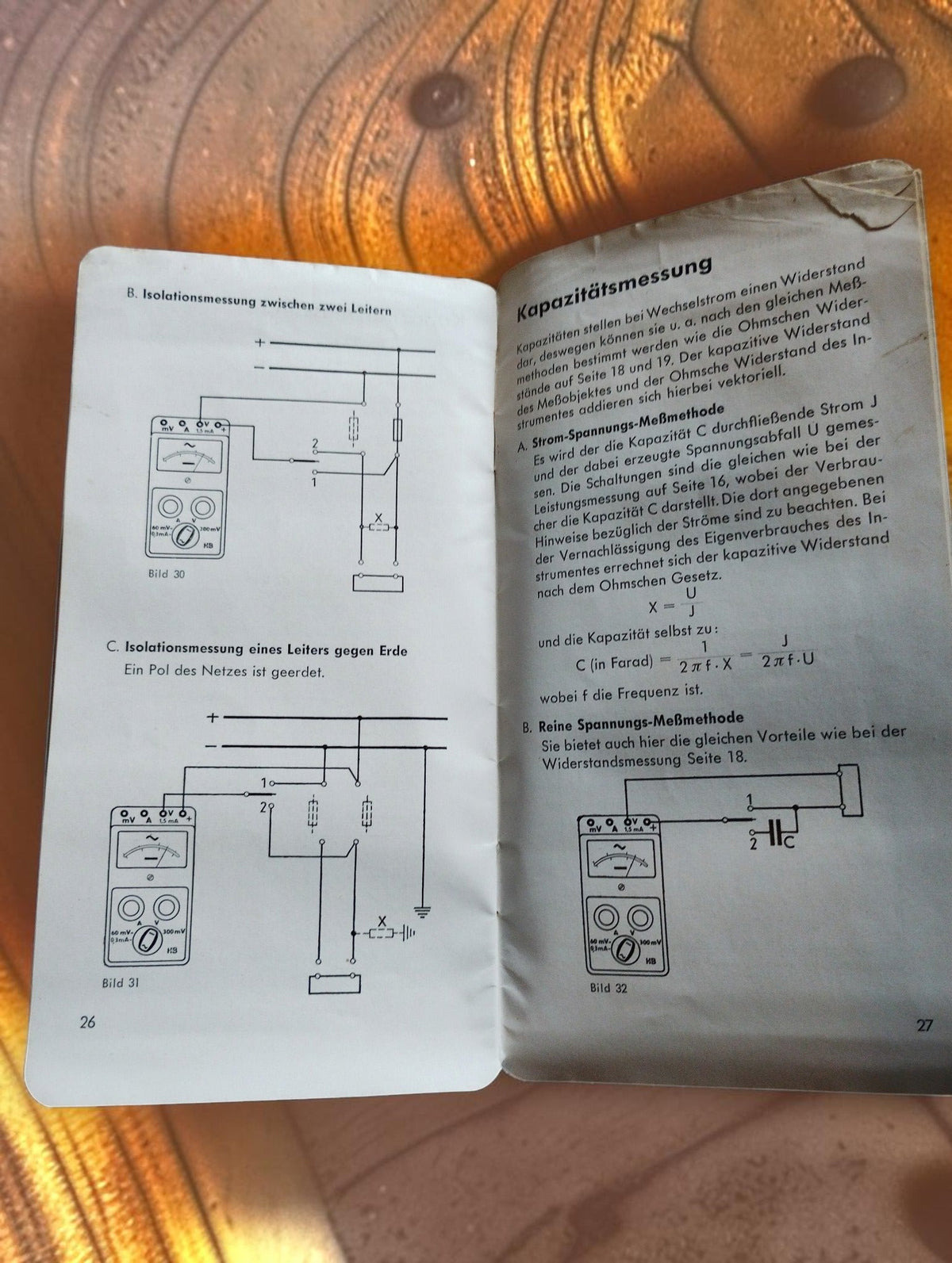 Pages from the original German instruction booklet for the Hartmann & Braun Multavi 5 multimeter showing measurement diagrams
