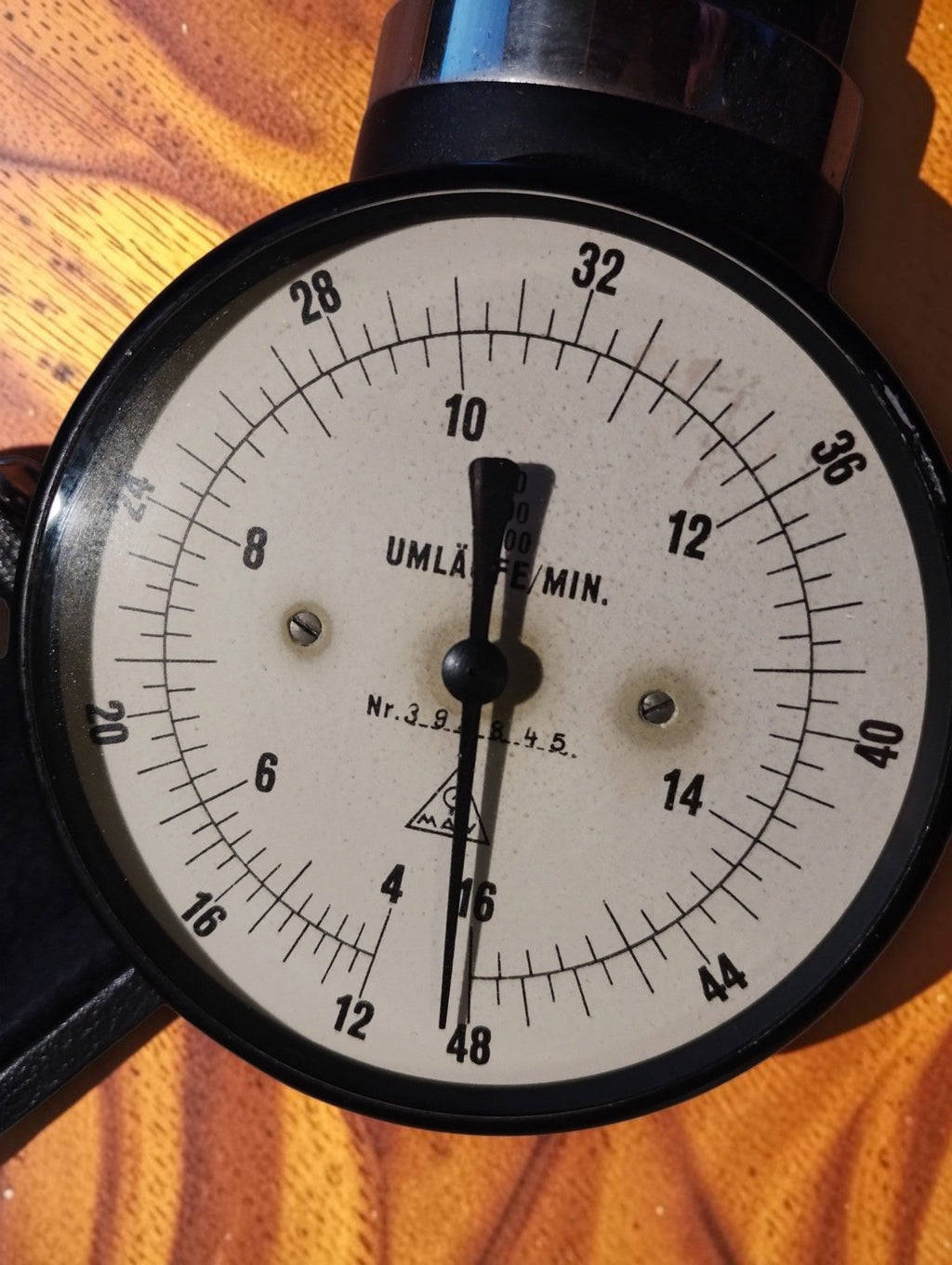 Close-up of the MAW hand tachometer dial with UMLÄUFE/MIN. marking and dual numbered scales
