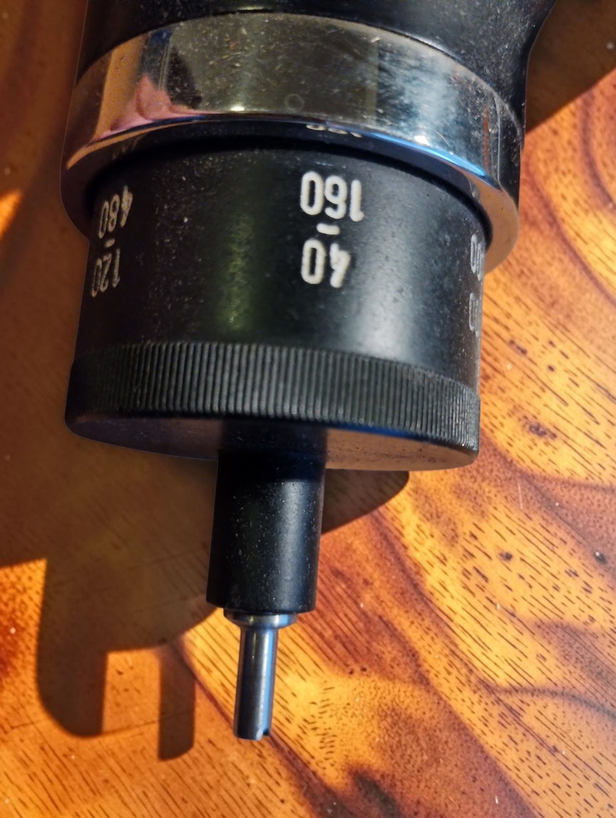 Close-up of the MAW tachometer range selector showing the 40 and 160 markings beside the drive spindle

