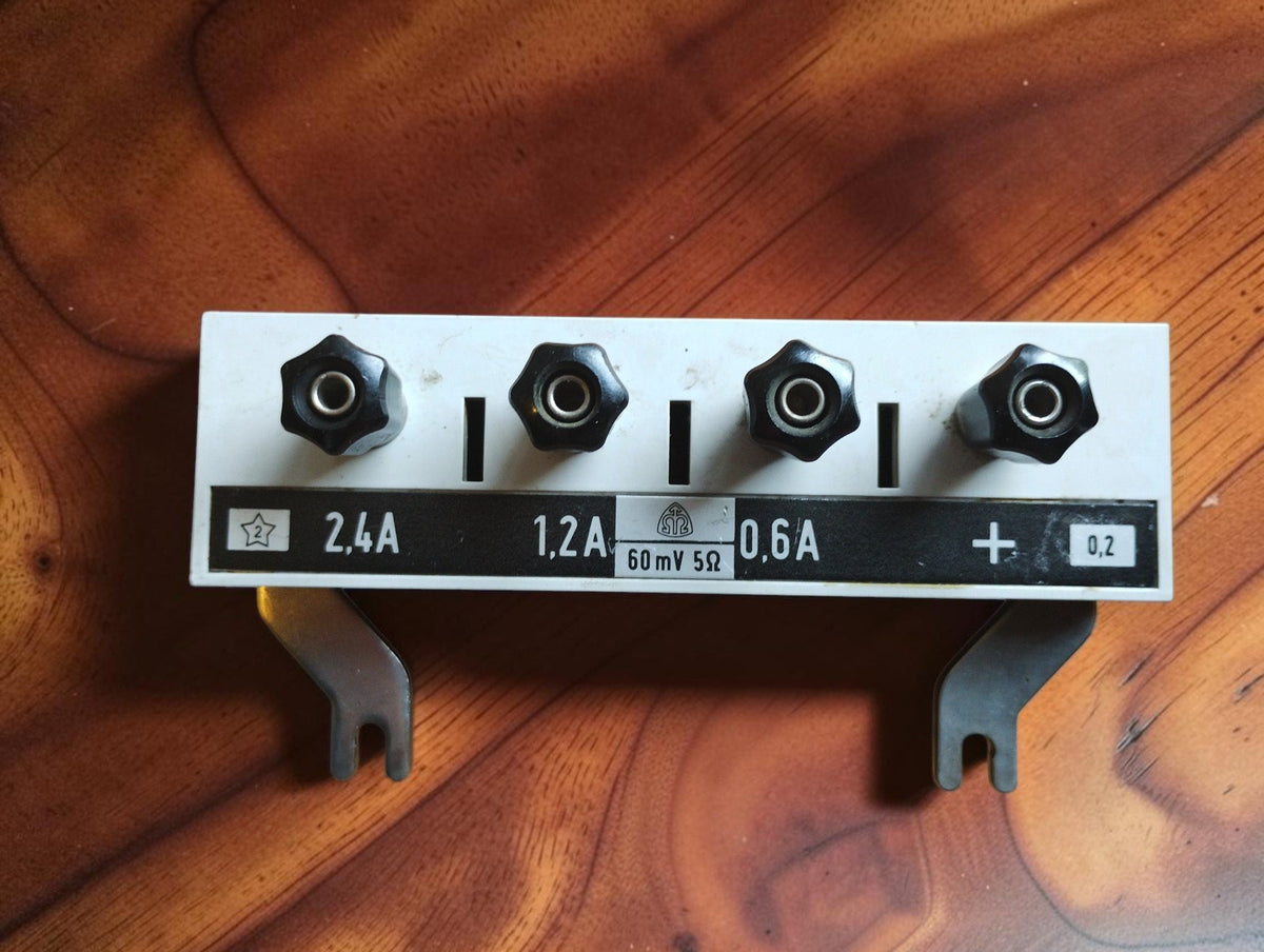 Vintage laboratory shunt showing 0.6 A, 1.2 A and 2.4 A ranges, black binding posts and class 0.2 marking
