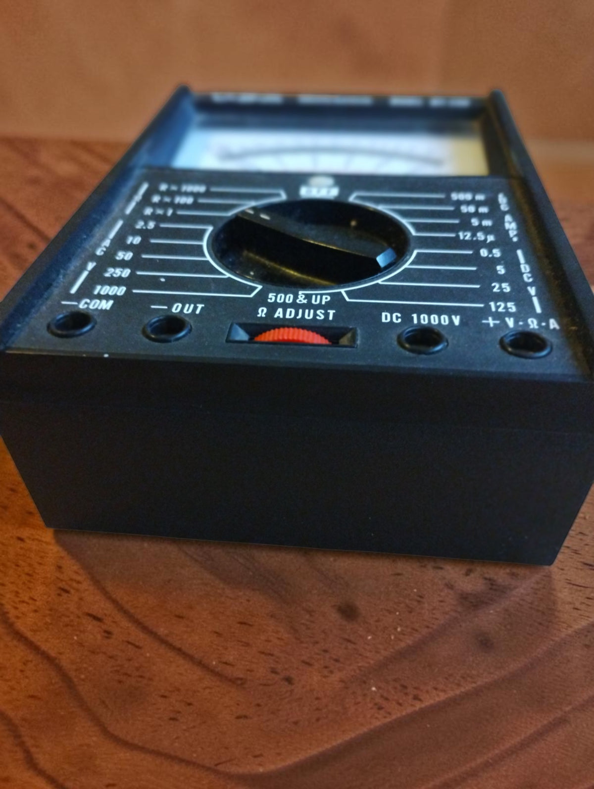Front panel of the Monacor MT-280 with the range selector, Ω ADJUST control and connection jacks
