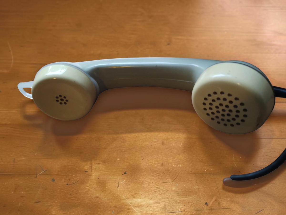 Underside of the Deutsche Bundespost PrGt Nr. 2a telephone test handset, showing the earpiece and mouthpiece grilles.
