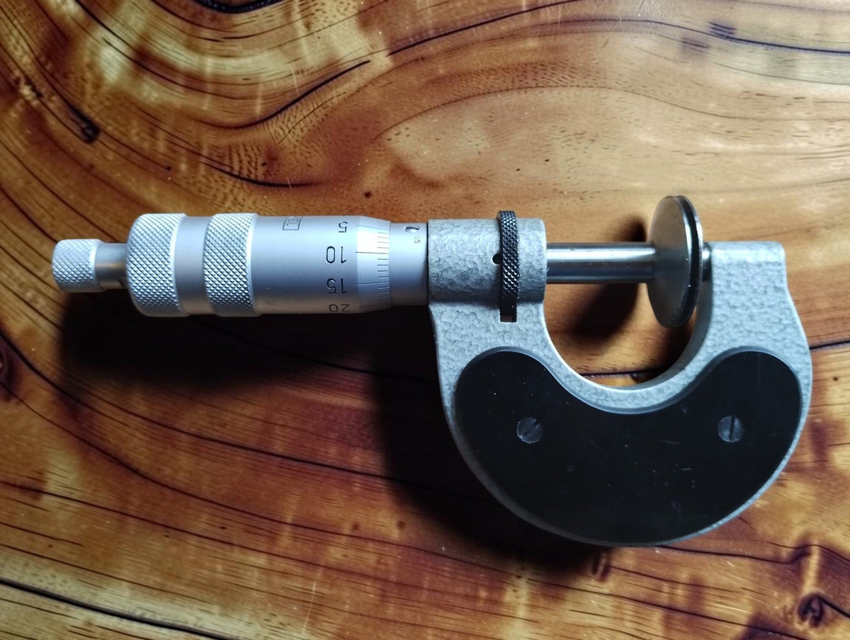 Rear view of the Kunkel 0–20 mm disc micrometer, showing the black frame cover, spindle and graduated thimble.
