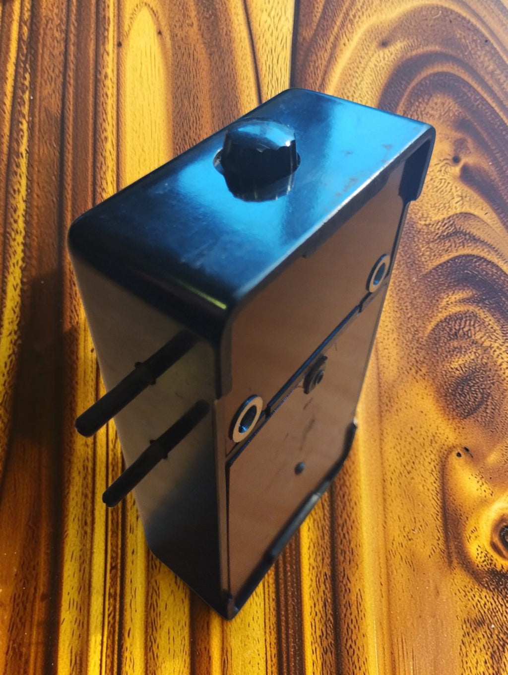 Angled view of the Hartmann & Braun Universal-Summer showing the fluted adjustment knob and side connection prongs
