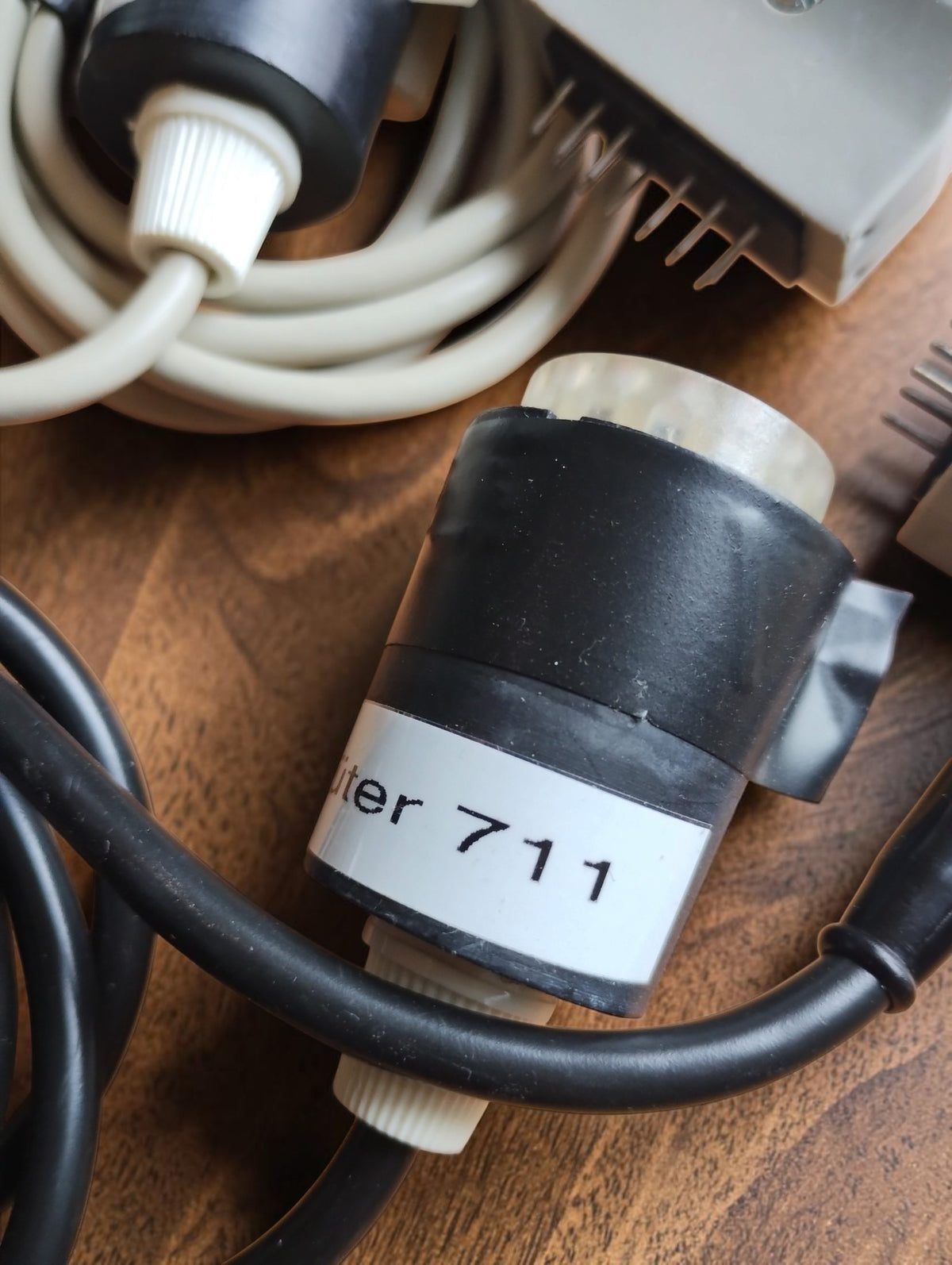 Müter 711 CRT test adapter with black housing, white cable gland and connection cable
